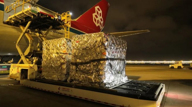 Temperature-protected cargo pallets ready for loading at Shanghai Pudong