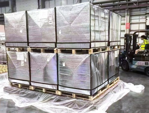 Insulated pallets wrapped with thermal covers in a temperature-controlled warehouse